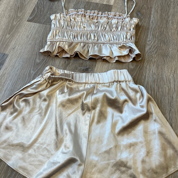 Lulu’s Gold Satin Short & Top Set - Picture 8 of 11